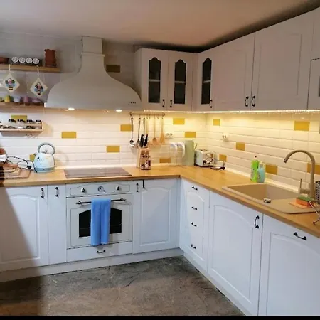 Villa бор и шишарка Varzilkovtsi