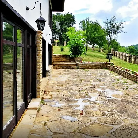 бор и шишарка Villa Varzilkovtsi